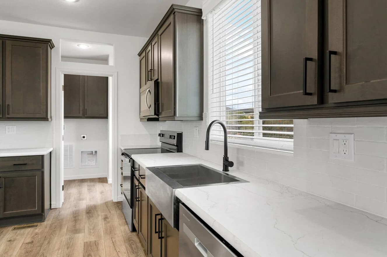 Limited series 28523a kitchen home features
